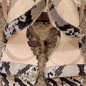 Nine West heels - size 8 never worn - black and beige